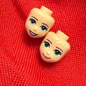 two different LEGO Friends mini-doll heads in light nougat color.
